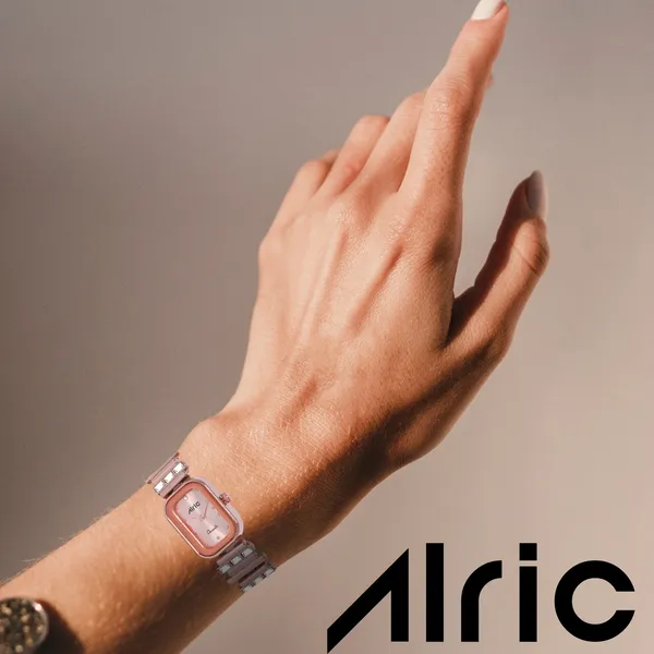 Charm_Rose_Gold_Rectangle_Quartz_Analog_Wrist_Watch_For_Girls_(30_Mm_Dial)