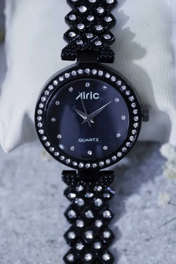 Black_Round_Quartz_Analog_Wrist_Watch_For_Women_(13.6_Mm_Dial)