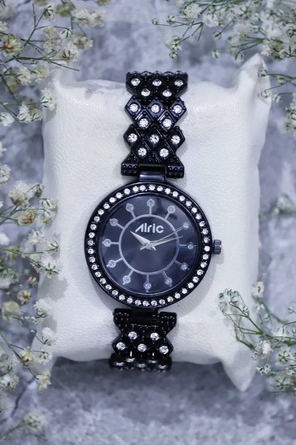 Black_Round_Quartz_Analog_Wrist_Watch_For_Girls_(13.6_Mm_Dial)