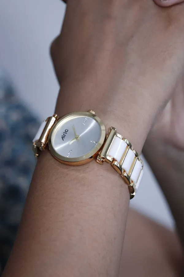 Gold_&_White_Round_Quartz_Analog_Wrist_Watch_For_Girls_(13.6_Mm_Dial)