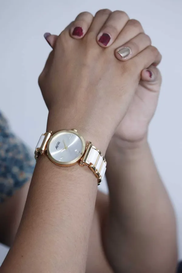 Gold_&_White_Round_Quartz_Analog_Wrist_Watch_For_Girls_(13.6_Mm_Dial)