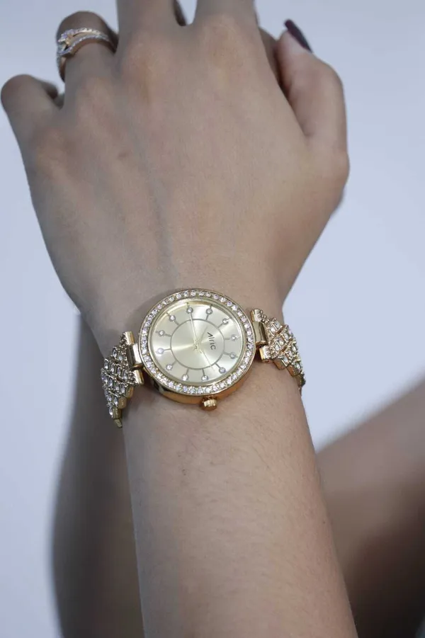 Gold_Round_Quartz_Analog_Wrist_Watch_For_Girls_(13.6_Mm_Dial)