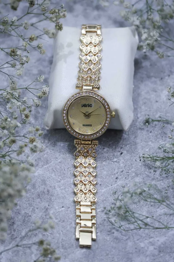 Gold_Round_Quartz_Analog_Wrist_Watch_For_Girls_(13.6_Mm_Dial)