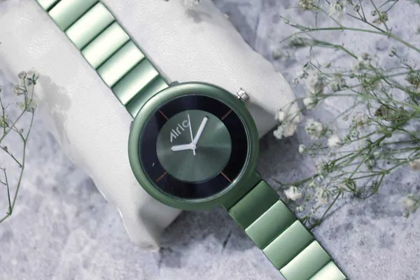Military_Green_Round_Quartz_Analog_Wrist_Watch_For_Girls_(13.6_Mm_Dial)