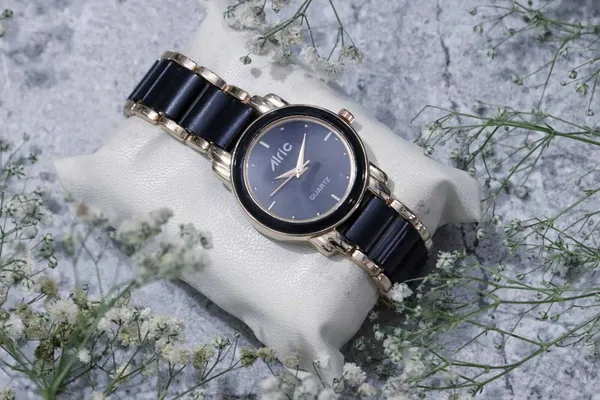 Rose_Gold_&_Black_Quartz_Analog_Wrist_Watch_For_Girls_(13.6_Mm_Dial)