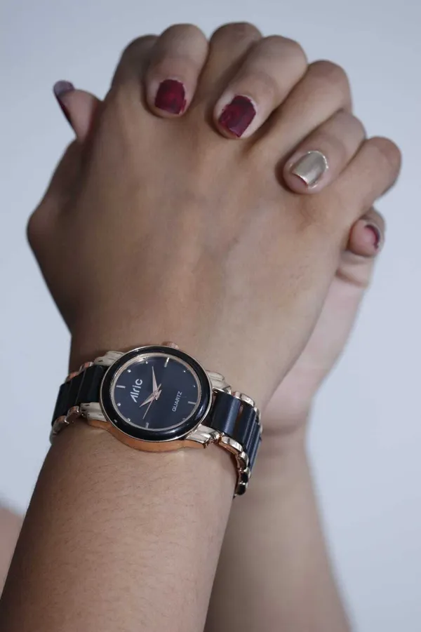 Rose_Gold_&_Black_Quartz_Analog_Wrist_Watch_For_Girls_(13.6_Mm_Dial)