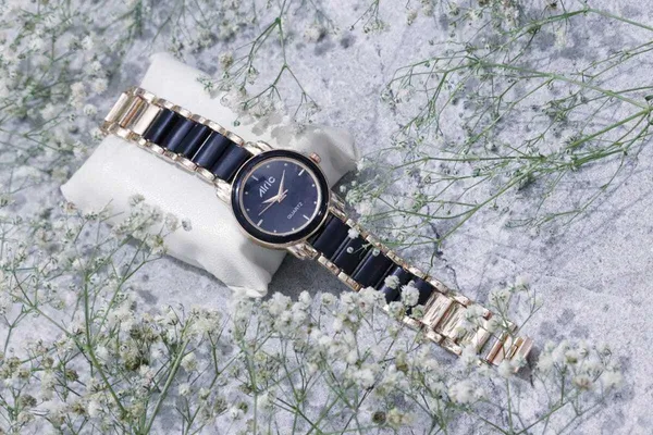 Rose_Gold_&_Black_Quartz_Analog_Wrist_Watch_For_Girls_(13.6_Mm_Dial)