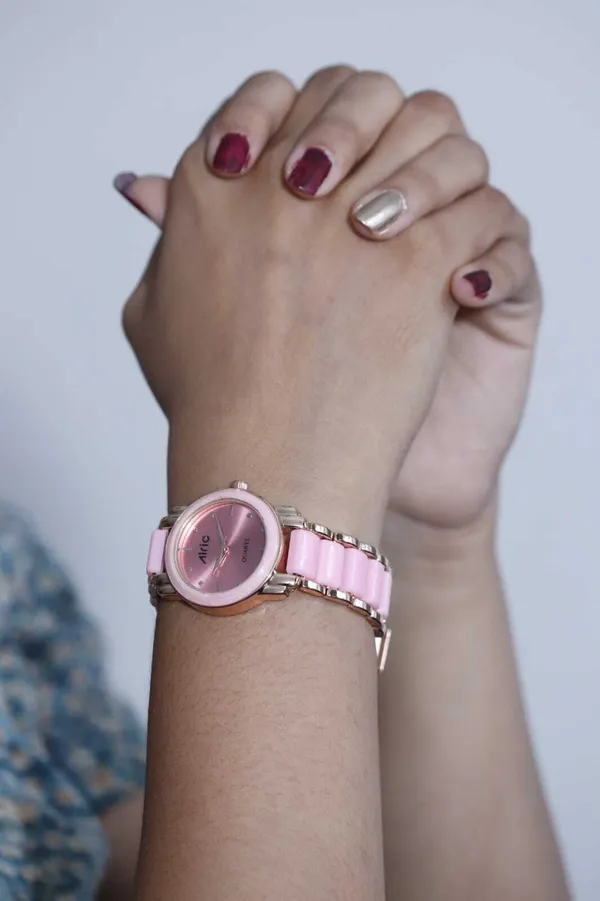Rose_Gold_&_Pink_Quartz_Analog_Wrist_Watch_For_Girls_(13.6_Mm_Dial)
