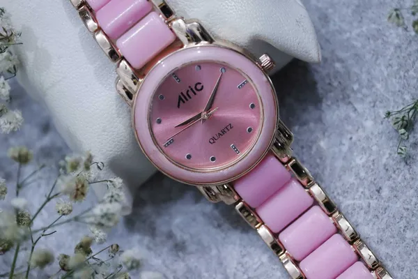Rose_Gold_&_Pink_Quartz_Analog_Wrist_Watch_For_Girls_(13.6_Mm_Dial)