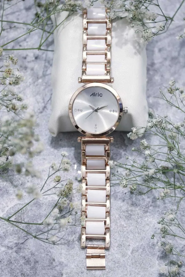 Rose_Gold_&_White_Round_Quartz_Analog_Wrist_Watch_For_Women_(13.6_Mm_Dial)