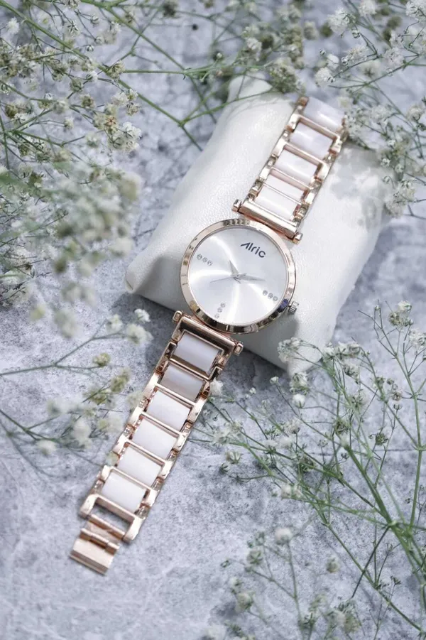Rose_Gold_&_White_Round_Quartz_Analog_Wrist_Watch_For_Women_(13.6_Mm_Dial)