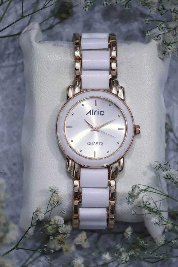 Rose_Gold_&_White_Round_Quartz_Analog_Wrist_Watch_For_Women_(13.6_Mm_Dial)