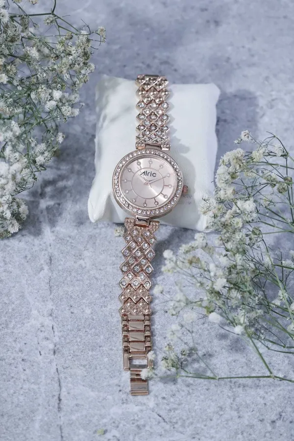 Rose_Gold_Round_Quartz_Analog_Wrist_Watch_For_Women_(13.6_Mm_Dial)