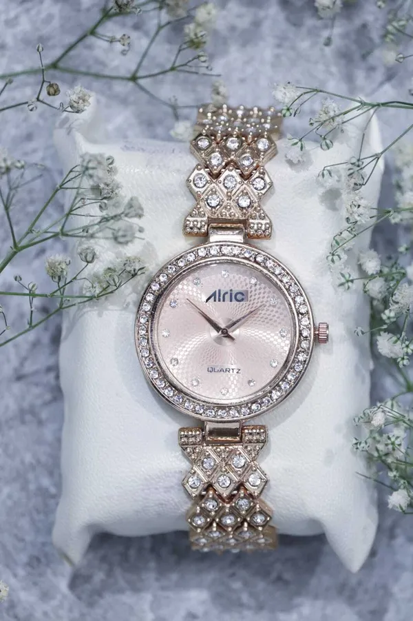 Rose_Gold_Round_Quartz_Analog_Wrist_Watch_For_Women_(13.6_Mm_Dial)