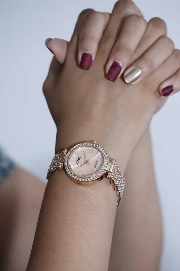 Rose_Gold_Round_Quartz_Analog_Wrist_Watch_For_Women_(13.6_Mm_Dial)