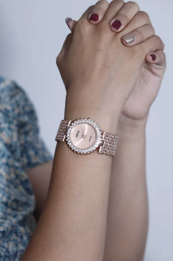 Rose_Gold_Round_Quartz_Analog_Wrist_Watch_For_Women_(13.6_Mm_Dial)