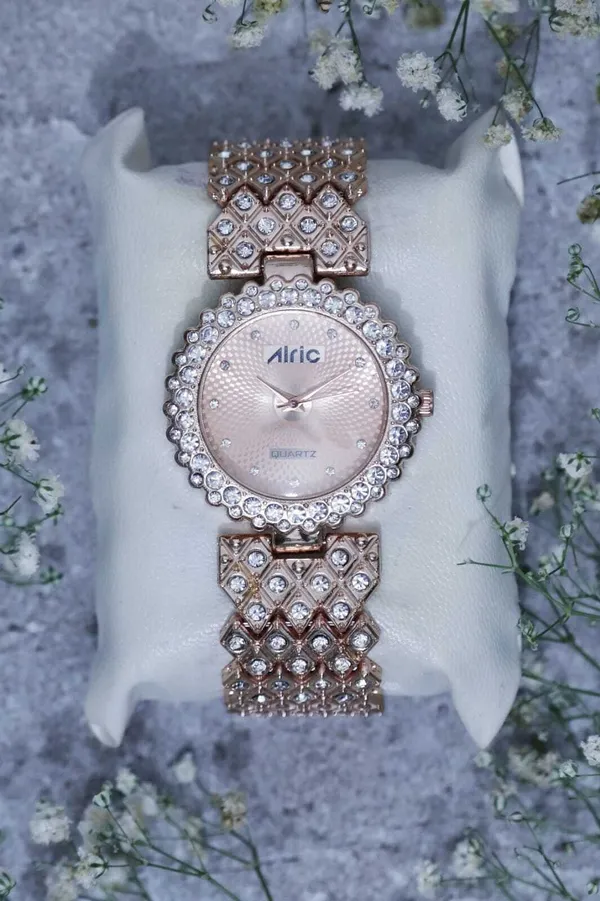 Rose_Gold_Round_Quartz_Analog_Wrist_Watch_For_Women_(13.6_Mm_Dial)