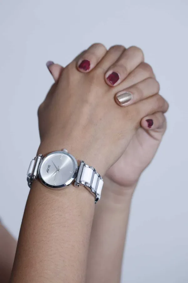 White_&_Silver_Round_Quartz_Analog_Wrist_Watch_For_Women_(13.6_Mm_Dial)