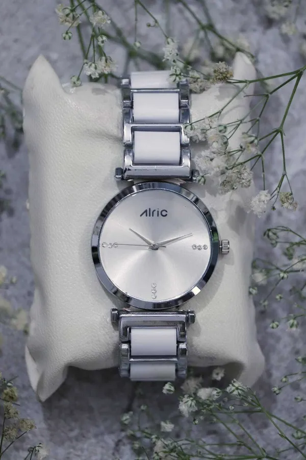 White_&_Silver_Round_Quartz_Analog_Wrist_Watch_For_Women_(13.6_Mm_Dial)