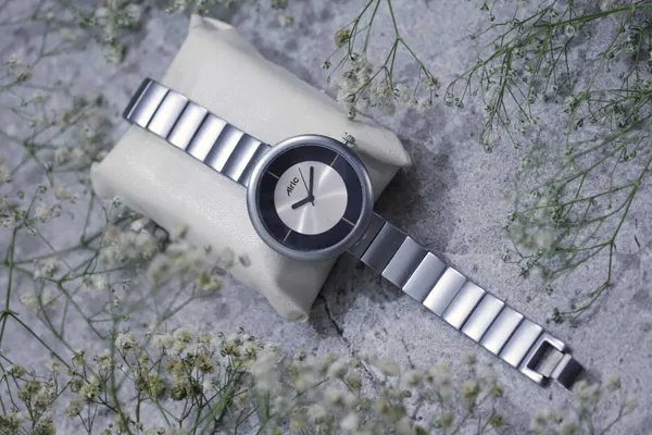 Silver_Quartz_Analog_Wrist_Watch_For_Girls