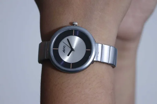 Silver_Quartz_Analog_Wrist_Watch_For_Girls