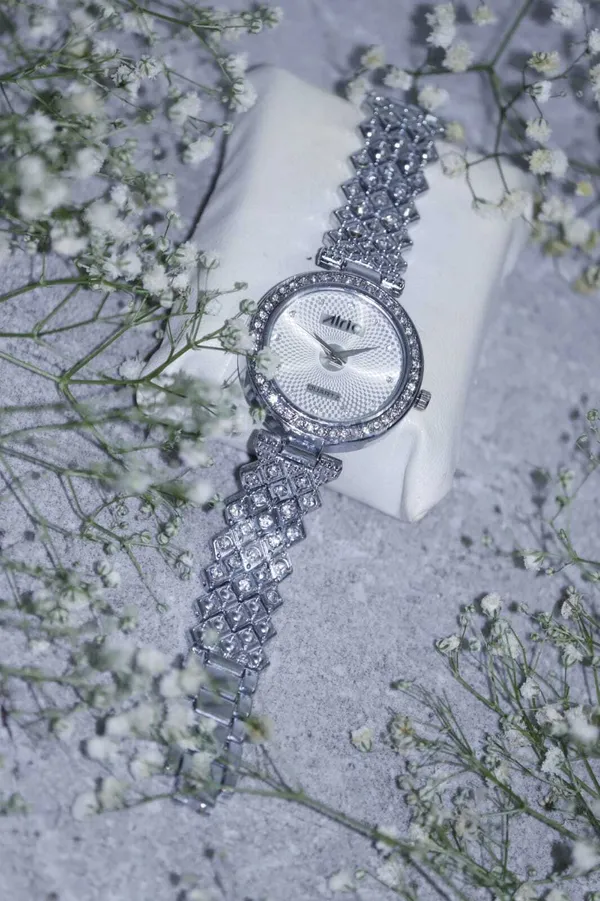 Silver_Round_Quartz_Analog_Wrist_Watch_For_Women_(13.6_Mm_Dial)