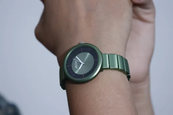 Military_Green_Round_Quartz_Analog_Wrist_Watch_For_Girls_(13.6_Mm_Dial)