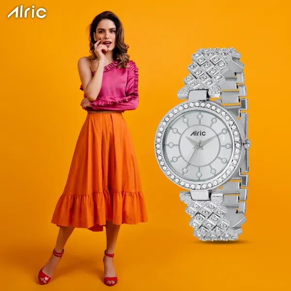 Silver_Round_Quartz_Analog_Wrist_Watch_For_Girls_(30_Mm_Dial)