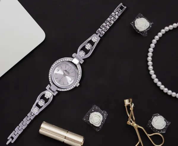 Aura__Silver_Round_Quartz_Analog_Wrist_Watch_For_Girls_(30_Mm_Dial)