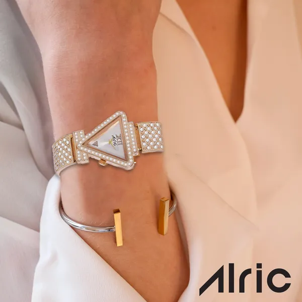 Vertex_Gold_Triangle_Quartz_Analog_Wrist_Watch_For_Girls_(30_Mm_Dial)
