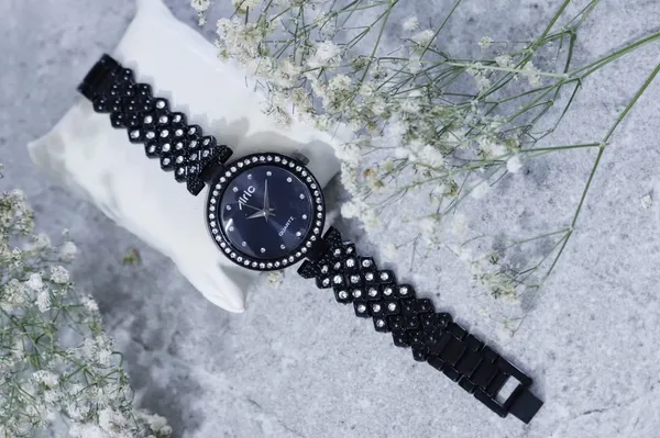 Black_Round_Quartz_Analog_Wrist_Watch_For_Women_(13.6_Mm_Dial)