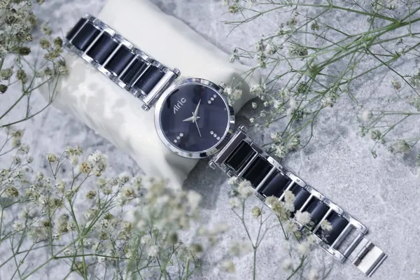 Silver_&_Black_Round_Quartz_Analog_Wrist_Watch_For_Women_(13.6_Mm_Dial)