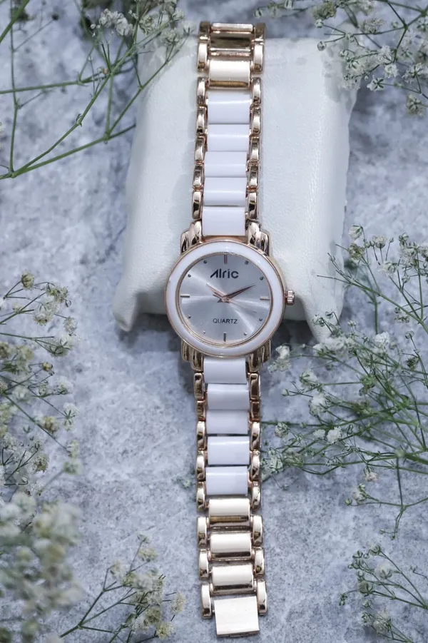 Rose_Gold_&_White_Round_Quartz_Analog_Wrist_Watch_For_Women_(13.6_Mm_Dial)