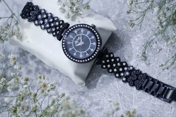 Black_Round_Quartz_Analog_Wrist_Watch_For_Girls_(13.6_Mm_Dial)