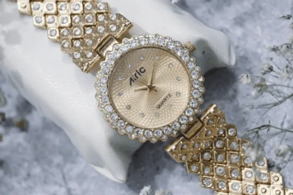 Gold_Round_Quartz_Analog_Wrist_Watch_For_Women_(13.6_Mm_Dial)