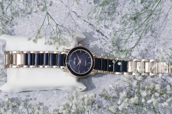 Rose_Gold_&_Black_Quartz_Analog_Wrist_Watch_For_Girls_(13.6_Mm_Dial)