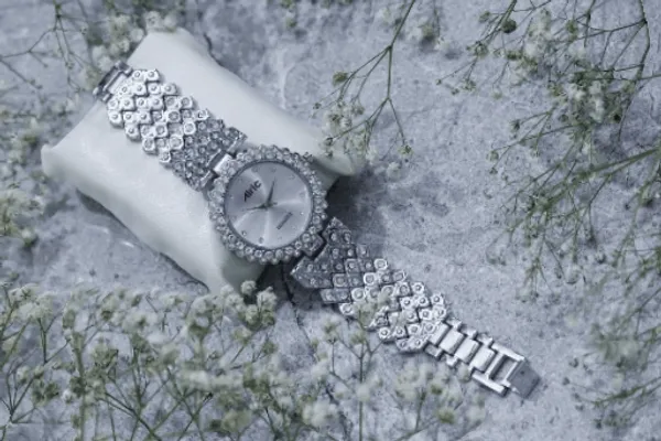 Silver_Round_Quartz_Analog_Wrist_Watch_For_Girls_(13.6_Mm_Dial)