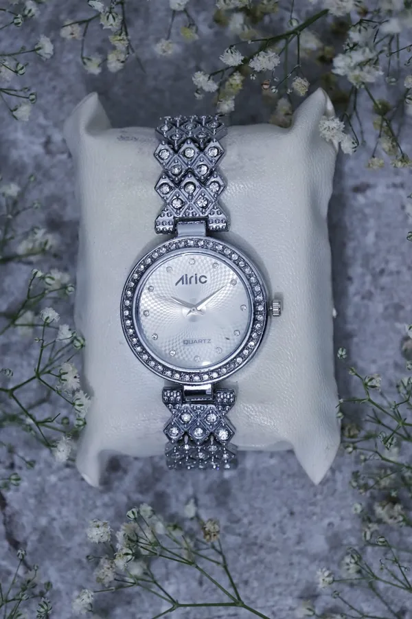 Silver_Round_Quartz_Analog_Wrist_Watch_For_Women_(13.6_Mm_Dial)