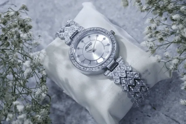 Silver_Round_Quartz_Analog_Wrist_Watch_For_Girls_(13.6_Mm_Dial)