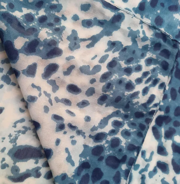 Stylish_Blue_Leopard_Print_Poly_Cotton_Women's_Scarf_(100x180_cm)