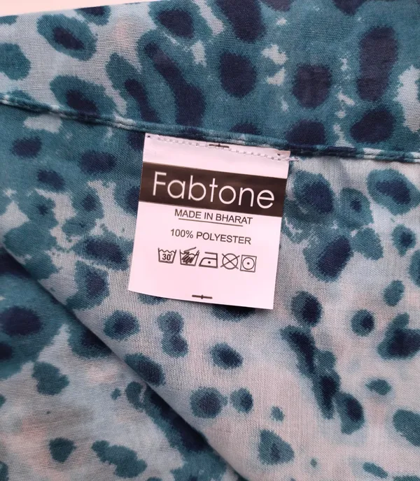 Stylish_Blue_Leopard_Print_Poly_Cotton_Women's_Scarf_(100x180_cm)