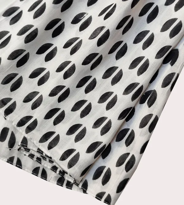 White_&_Black_Leaf_Print_Rayon_Blend_Women's_Scarf_(100x180_cm)