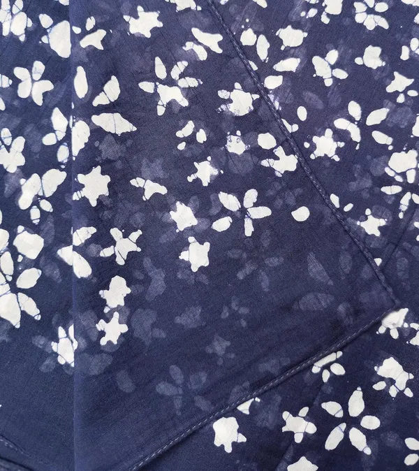 Paisley_Batik_Print_Blue_&_White_Cotton_Women's_Scarf_(100x180_cm)