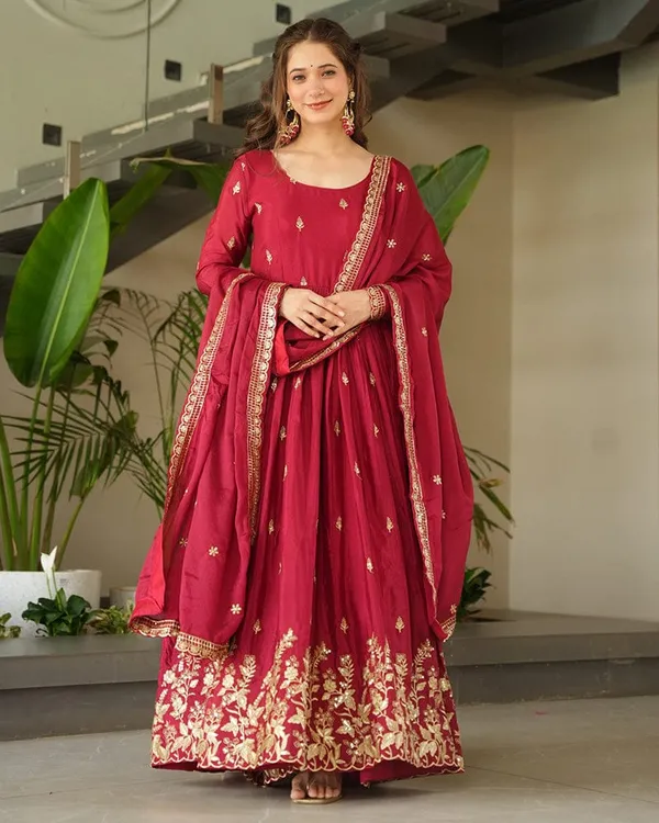 Red_Designer_Chinnon_Silk_Embroidered_Anarkali_Suit_Set_With_Dupatta_For_Women