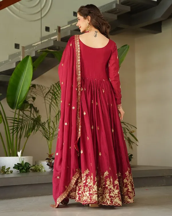 Red_Designer_Chinnon_Silk_Embroidered_Anarkali_Suit_Set_With_Dupatta_For_Women