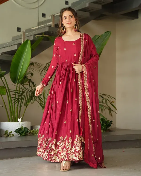 Red_Designer_Chinnon_Silk_Embroidered_Anarkali_Suit_Set_With_Dupatta_For_Women