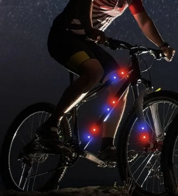 2_LED_Solar_Safety_Warning_Flashing_LED_Light_for_Car,_Bike,_Drone,_Fence
