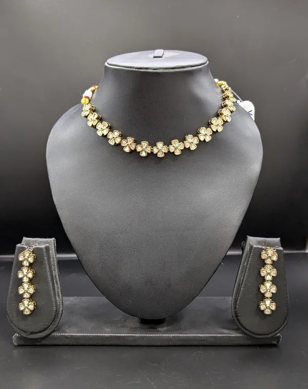 Victorian_Finishing_Brass_Necklace_Set_For_Women