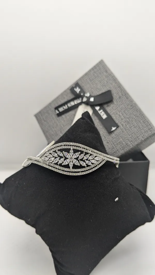 Silver_Finishing_Brass_Bracelet_For_Women