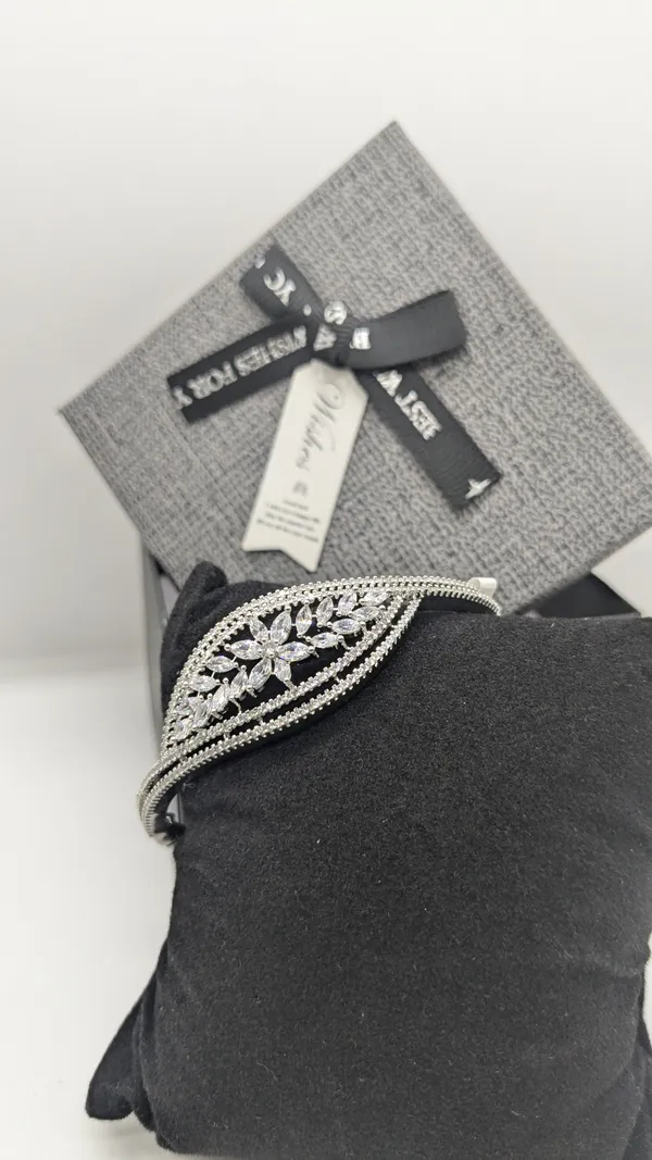 Silver_Finishing_Brass_Bracelet_For_Women
